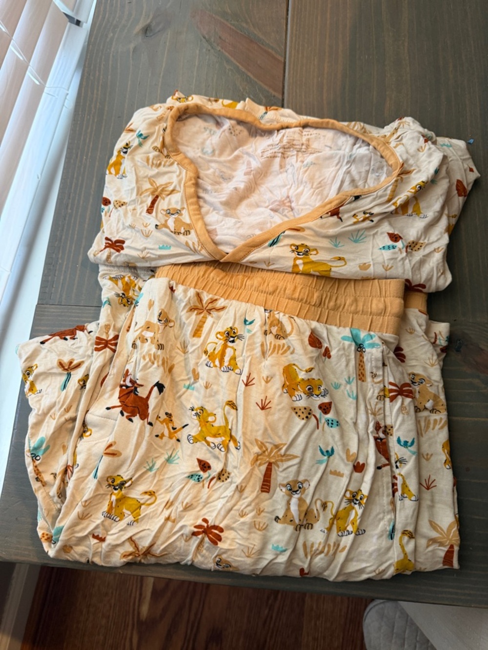 Women’s lion king little sleepies pjs. Shirt is 3xl and pants xxl